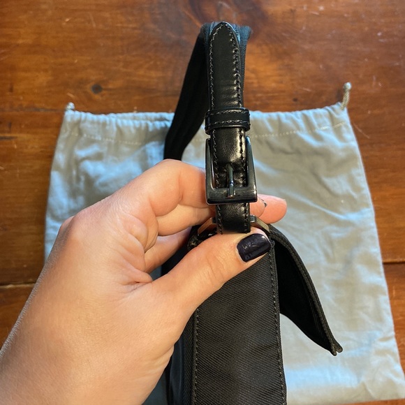 Carolee Black Bag with Dust Cover - Picture 4 of 12